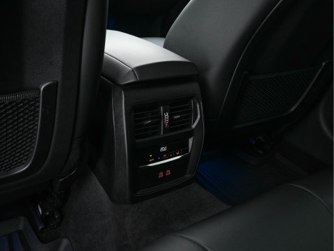 BMW 3 Serie Touring 330e High Executive M-Sportpack (Plug-in) Aut. *LEATHER-MICROFIBRE | FULL-LED | DIGI-COCKPIT | HEATED-SPORTSEATS | CAMERA | CARPLAY | SHIFT-PADDLES | NAVI-FULLMAP | PRIVACY-GLASS | ECC | PDC | CRUISE | TOWBAR | 18''ALU*