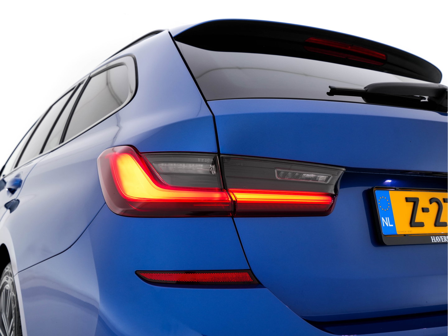 BMW 3 Serie Touring 330e High Executive M-Sportpack (Plug-in) Aut. *LEATHER-MICROFIBRE | FULL-LED | DIGI-COCKPIT | HEATED-SPORTSEATS | CAMERA | CARPLAY | SHIFT-PADDLES | NAVI-FULLMAP | PRIVACY-GLASS | ECC | PDC | CRUISE | TOWBAR | 18''ALU*