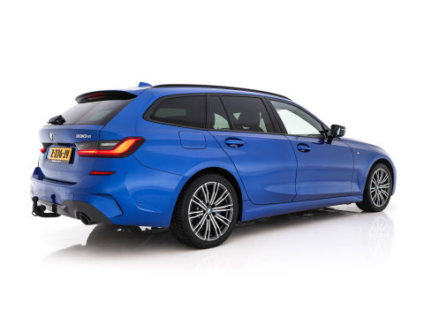 BMW 3 Serie Touring 330e High Executive M-Sportpack (Plug-in) Aut. *LEATHER-MICROFIBRE | FULL-LED | DIGI-COCKPIT | HEATED-SPORTSEATS | CAMERA | CARPLAY | SHIFT-PADDLES | NAVI-FULLMAP | PRIVACY-GLASS | ECC | PDC | CRUISE | TOWBAR | 18''ALU*