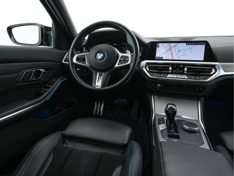 BMW 3 Serie Touring 330e High Executive M-Sportpack (Plug-in) Aut. *LEATHER-MICROFIBRE | FULL-LED | DIGI-COCKPIT | HEATED-SPORTSEATS | CAMERA | CARPLAY | SHIFT-PADDLES | NAVI-FULLMAP | PRIVACY-GLASS | ECC | PDC | CRUISE | TOWBAR | 18''ALU*