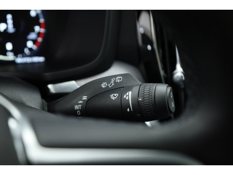 Volvo V60 2.0 B3 Momentum Business | Trekhaak | Adap. Cruise | Blis | Carplay |