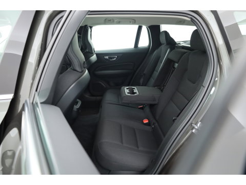 Volvo V60 2.0 B3 Momentum Business | Trekhaak | Adap. Cruise | Blis | Carplay |