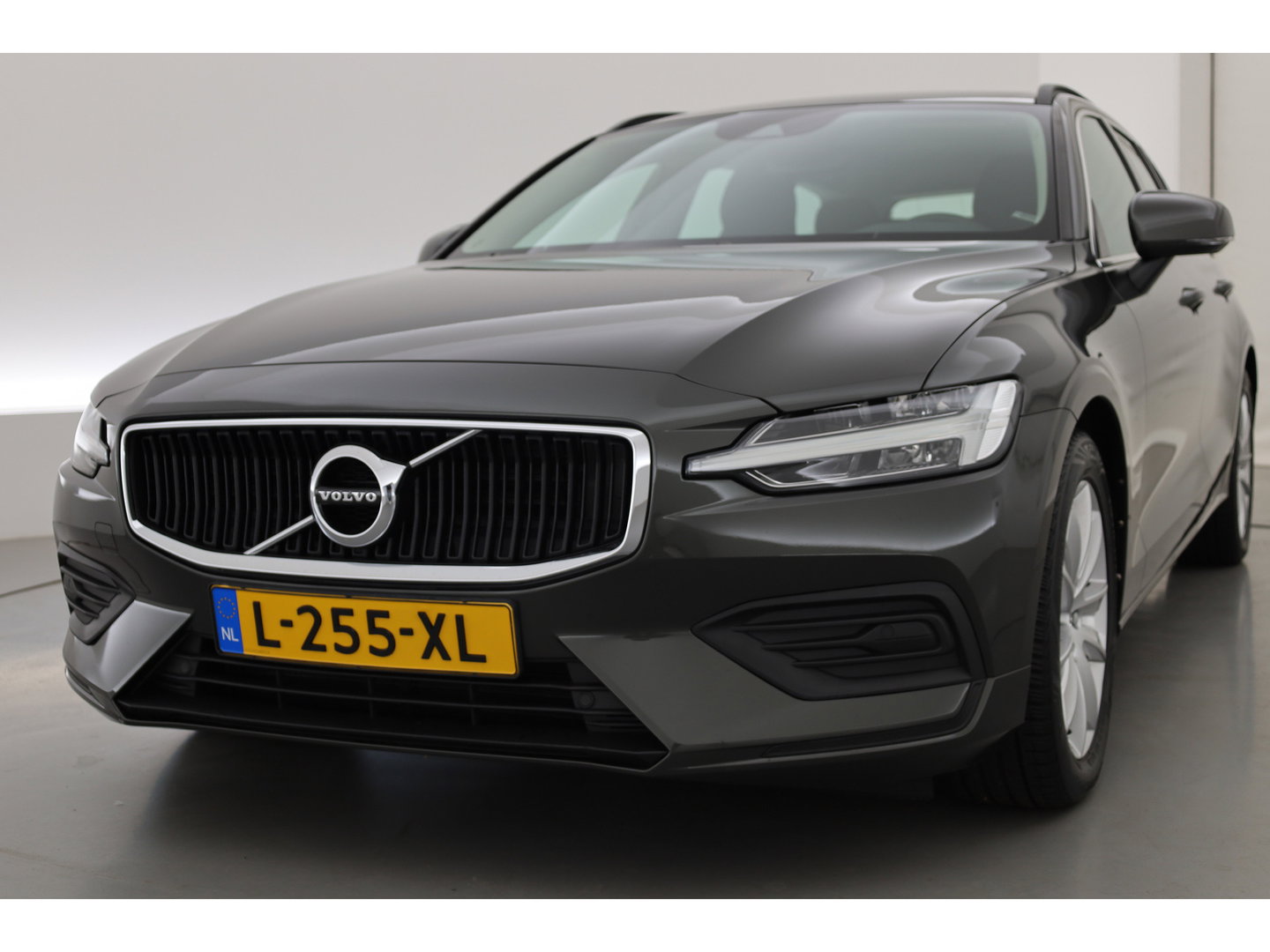 Volvo V60 2.0 B3 Momentum Business | Trekhaak | Adap. Cruise | Blis | Carplay |