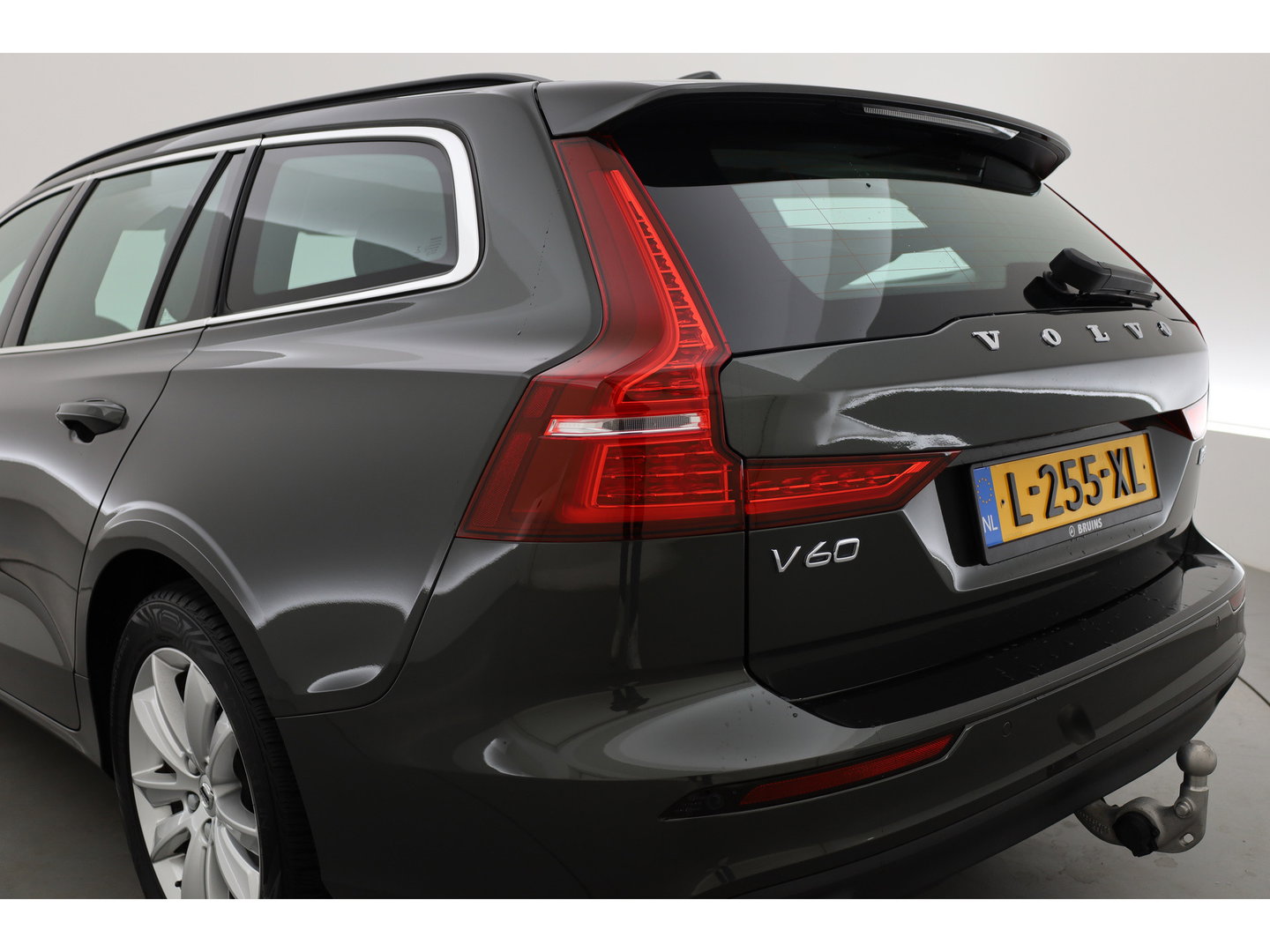 Volvo V60 2.0 B3 Momentum Business | Trekhaak | Adap. Cruise | Blis | Carplay |