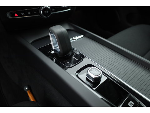 Volvo V60 2.0 B3 Momentum Business | Trekhaak | Adap. Cruise | Blis | Carplay |