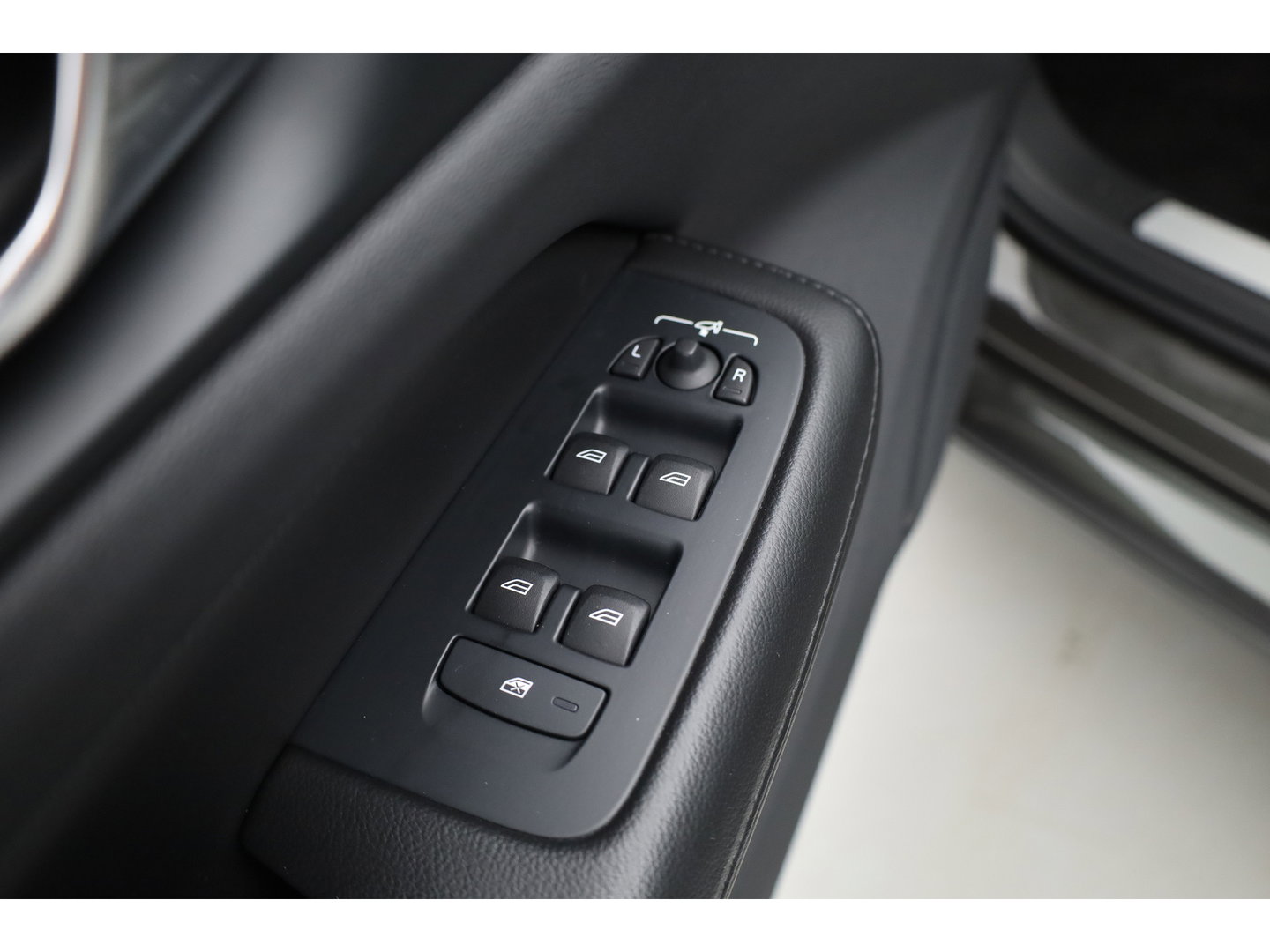 Volvo V60 2.0 B3 Momentum Business | Trekhaak | Adap. Cruise | Blis | Carplay |