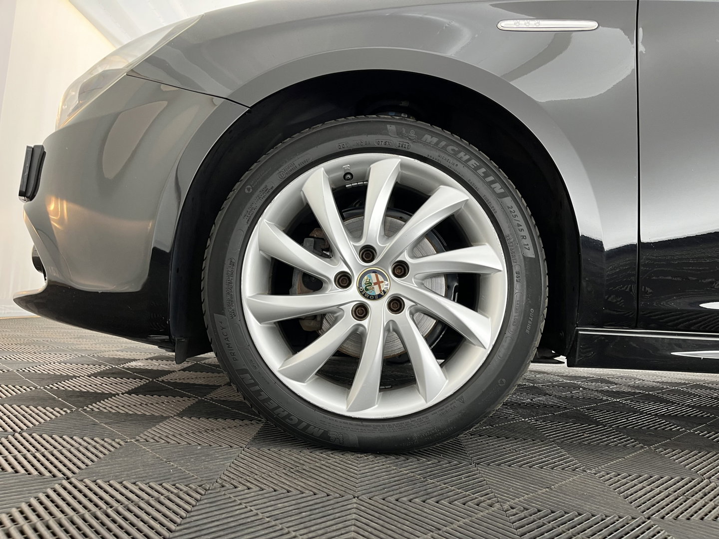 Alfa Romeo Giulietta 1.6 JTDM Super Pack Veloce Aut. *NAVI-FULLMAP | SPORTSEATS | SHIFTPADDLES | PRIVACY-GLASS | ECC | PDC | CRUISE | 17''ALU*