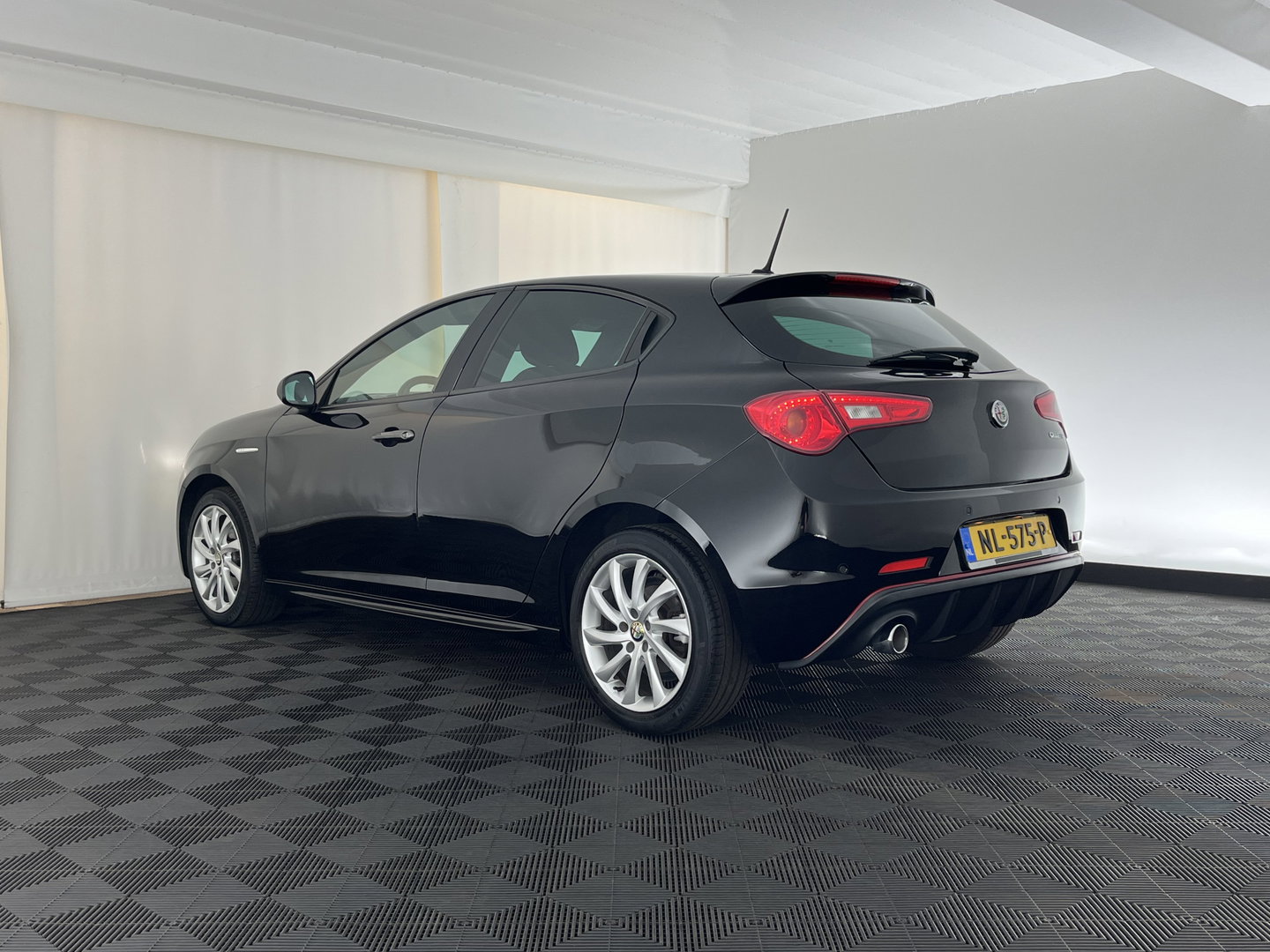 Alfa Romeo Giulietta 1.6 JTDM Super Pack Veloce Aut. *NAVI-FULLMAP | SPORTSEATS | SHIFTPADDLES | PRIVACY-GLASS | ECC | PDC | CRUISE | 17''ALU*
