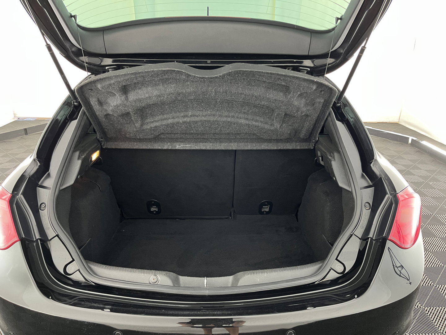 Alfa Romeo Giulietta 1.6 JTDM Super Pack Veloce Aut. *NAVI-FULLMAP | SPORTSEATS | SHIFTPADDLES | PRIVACY-GLASS | ECC | PDC | CRUISE | 17''ALU*