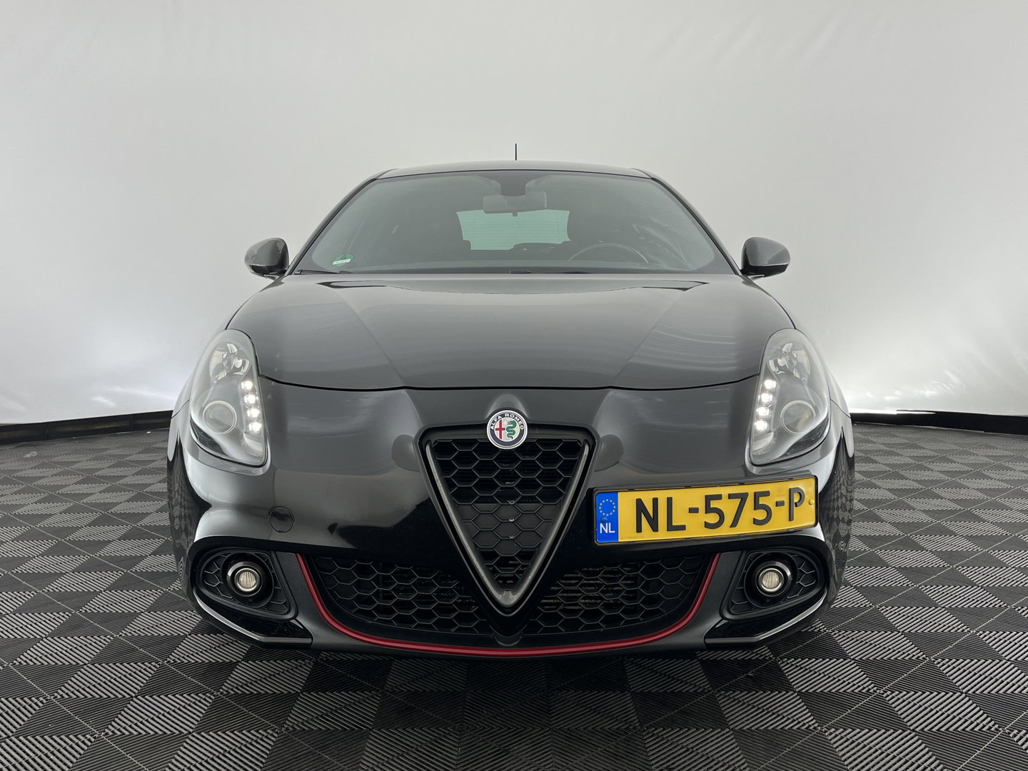 Alfa Romeo Giulietta 1.6 JTDM Super Pack Veloce Aut. *NAVI-FULLMAP | SPORTSEATS | SHIFTPADDLES | PRIVACY-GLASS | ECC | PDC | CRUISE | 17''ALU*