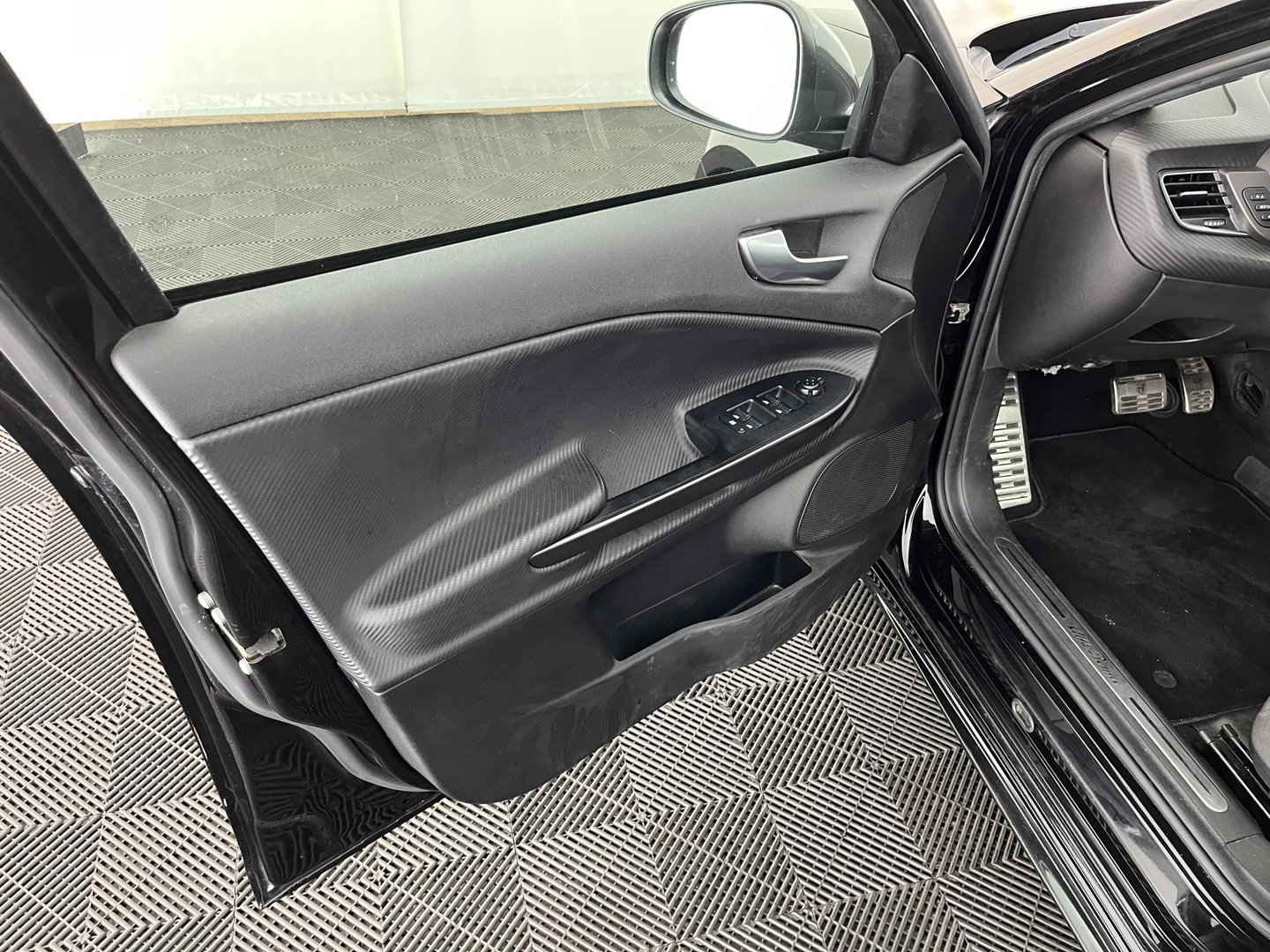 Alfa Romeo Giulietta 1.6 JTDM Super Pack Veloce Aut. *NAVI-FULLMAP | SPORTSEATS | SHIFTPADDLES | PRIVACY-GLASS | ECC | PDC | CRUISE | 17''ALU*