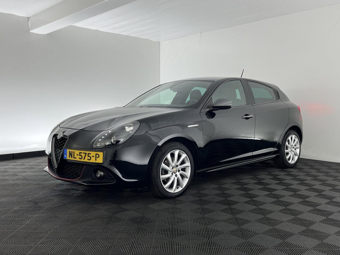 Alfa Romeo Giulietta 1.6 JTDM Super Pack Veloce Aut. *NAVI-FULLMAP | SPORTSEATS | SHIFTPADDLES | PRIVACY-GLASS | ECC | PDC | CRUISE | 17''ALU*