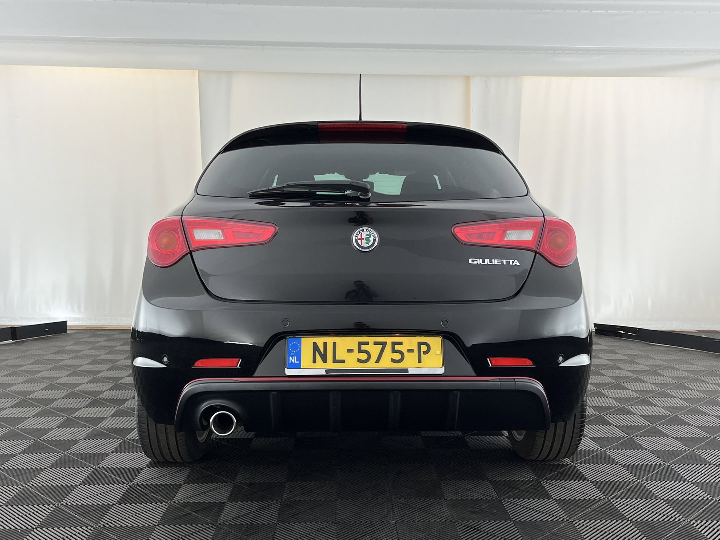 Alfa Romeo Giulietta 1.6 JTDM Super Pack Veloce Aut. *NAVI-FULLMAP | SPORTSEATS | SHIFTPADDLES | PRIVACY-GLASS | ECC | PDC | CRUISE | 17''ALU*