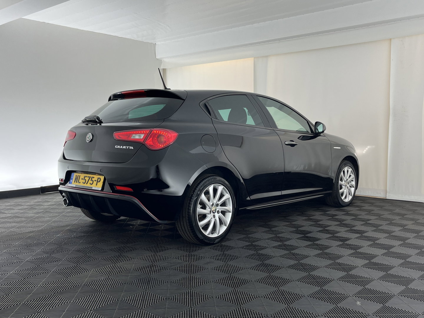Alfa Romeo Giulietta 1.6 JTDM Super Pack Veloce Aut. *NAVI-FULLMAP | SPORTSEATS | SHIFTPADDLES | PRIVACY-GLASS | ECC | PDC | CRUISE | 17''ALU*