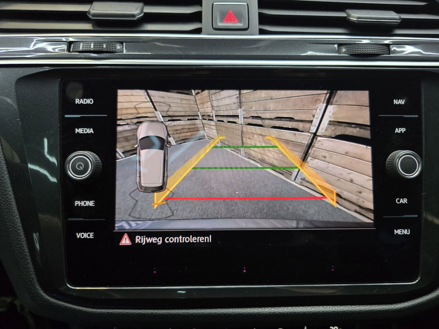 Volkswagen Tiguan 1.4 TSI Comfortline Business R PANO Draadloos laden Camera
