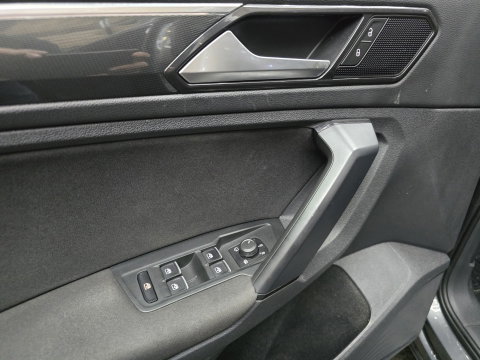 Volkswagen Tiguan 1.4 TSI Comfortline Business R PANO Draadloos laden Camera