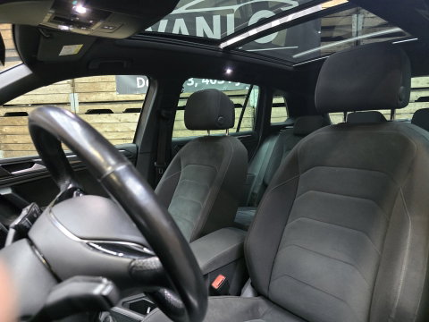Volkswagen Tiguan 1.4 TSI Comfortline Business R PANO Draadloos laden Camera