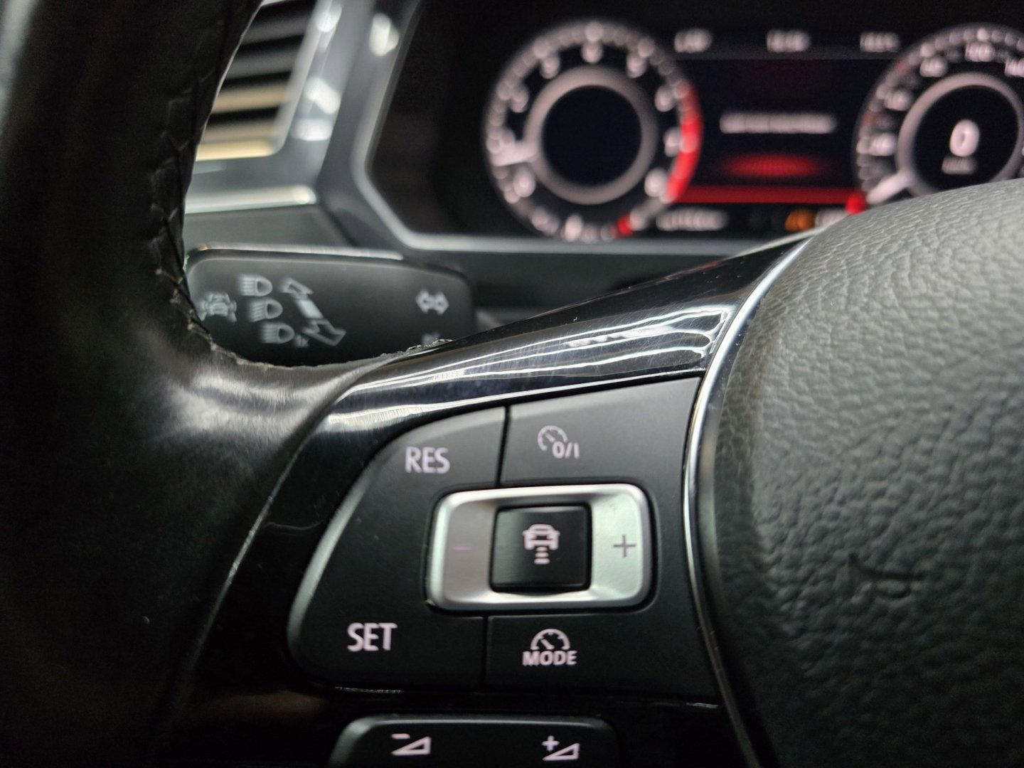 Volkswagen Tiguan 1.4 TSI Comfortline Business R PANO Draadloos laden Camera