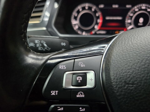 Volkswagen Tiguan 1.4 TSI Comfortline Business R PANO Draadloos laden Camera