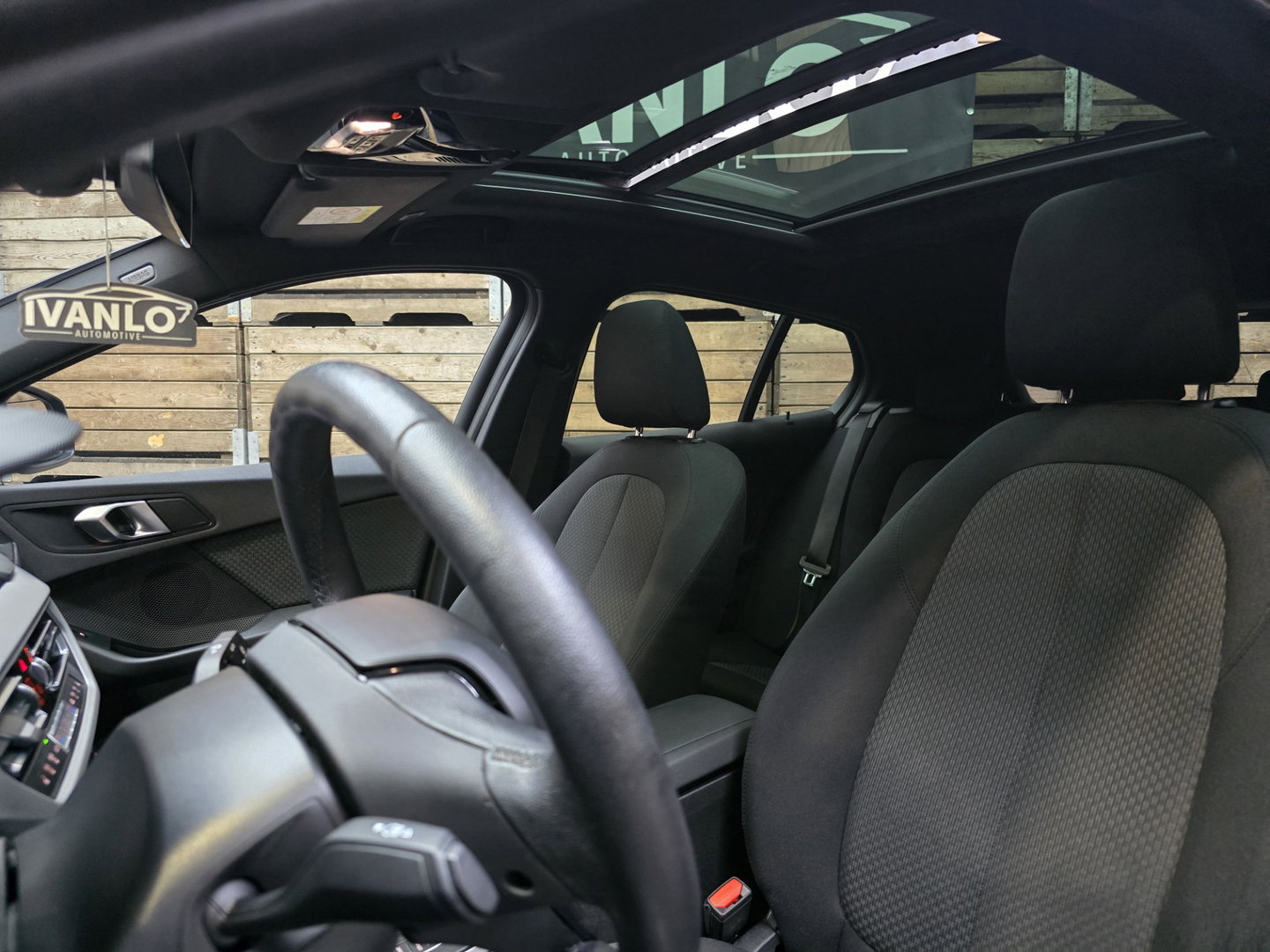 BMW 1-serie 118i High Executive Pano Clima Camera HUD Navi LM