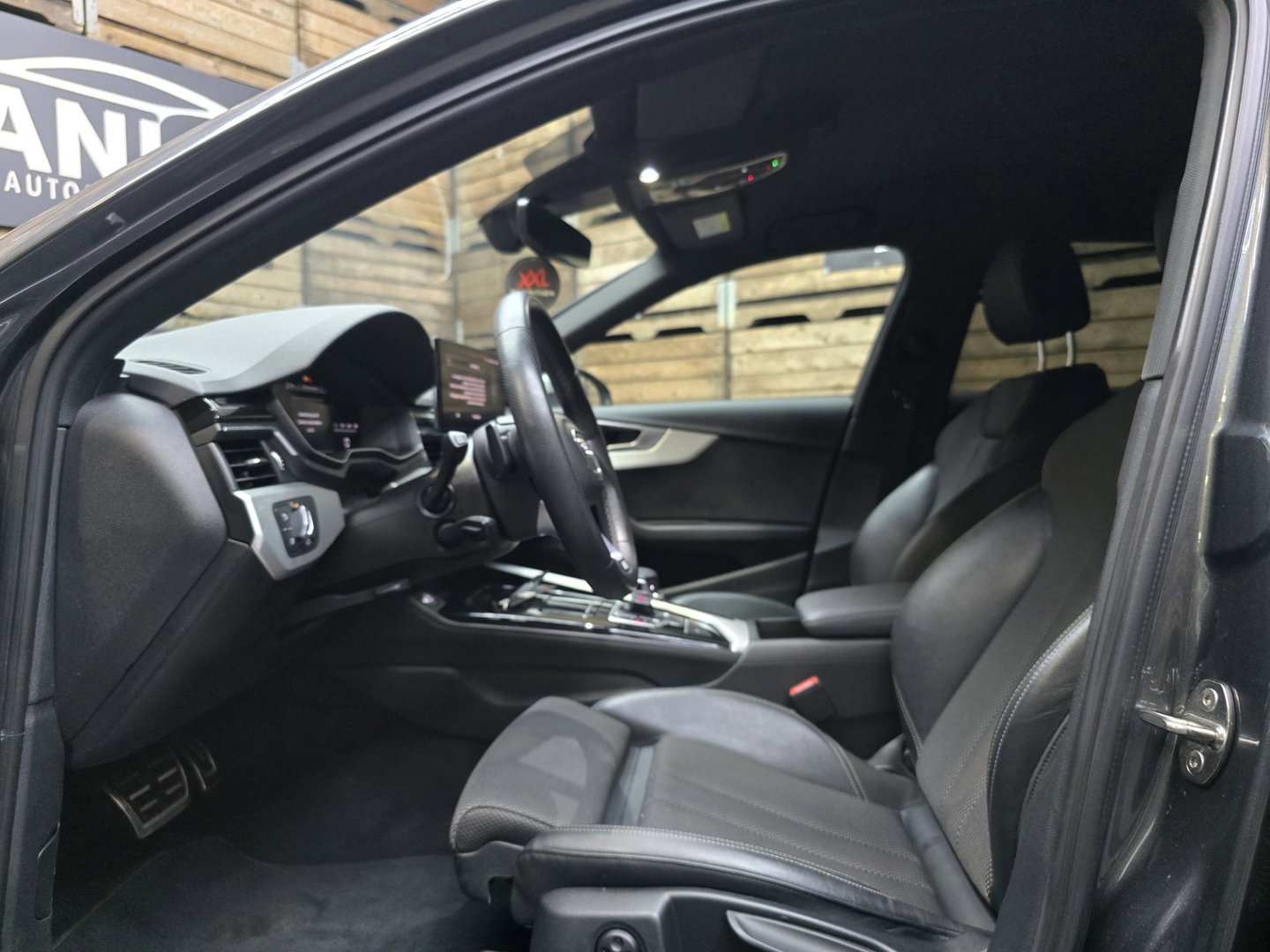 Audi A4 Avant 40 TFSI S edition 3x Sline Navi Clima Led Matrix Trekhaak LM
