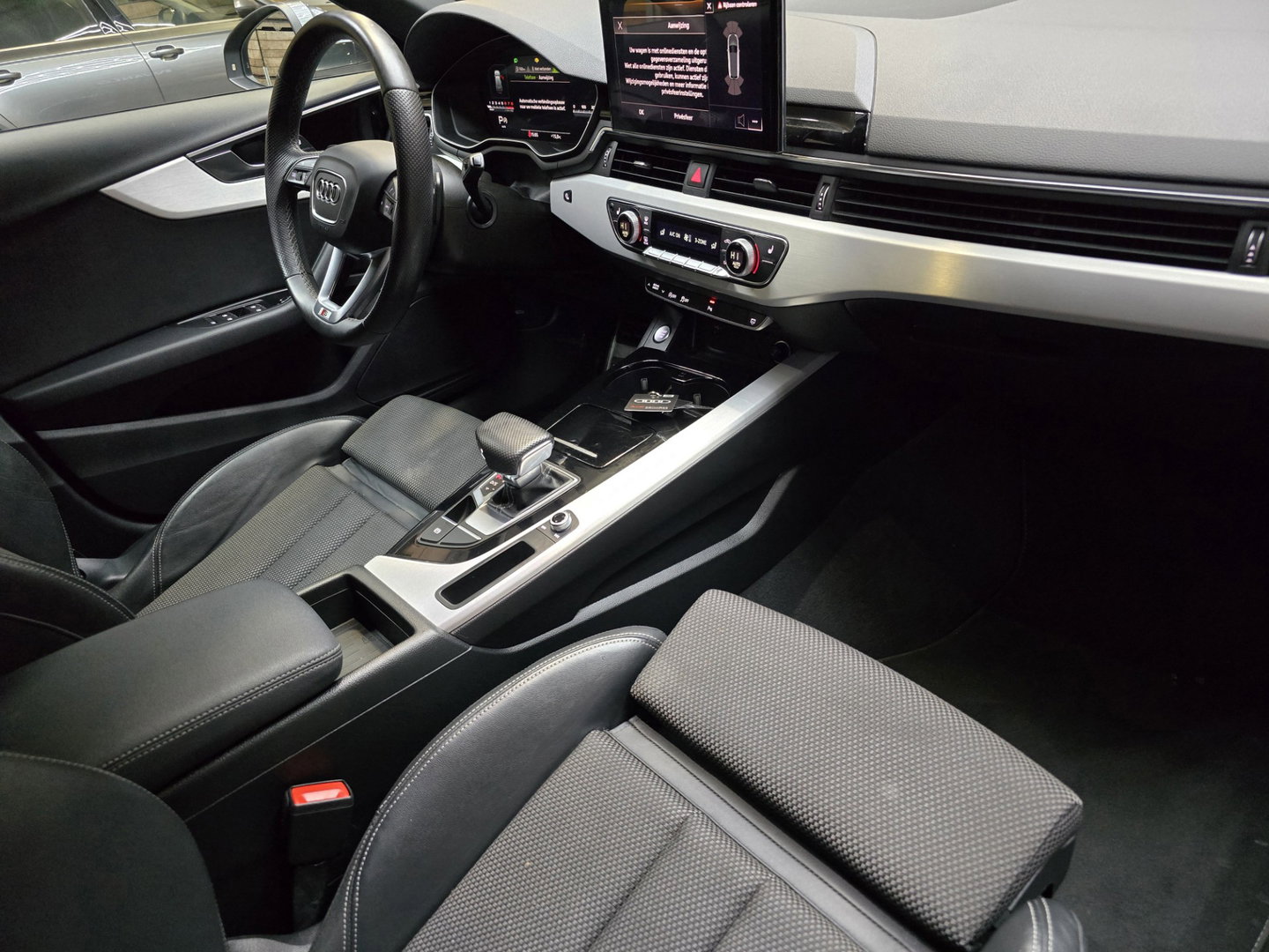 Audi A4 Avant 40 TFSI S edition 3x Sline Navi Clima Led Matrix Trekhaak LM