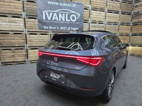 SEAT Leon 1.4 TSI eHybrid PHEV Xcellence Pano Clima Navi Camera 18"LM