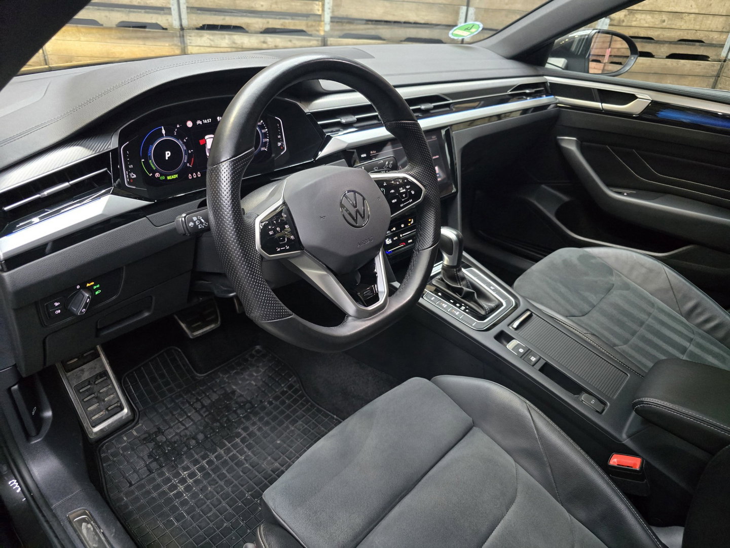 Volkswagen Arteon 1.4 TSI eHybrid R-Line Business+ Navi Pano LED IQ 360 19"LM