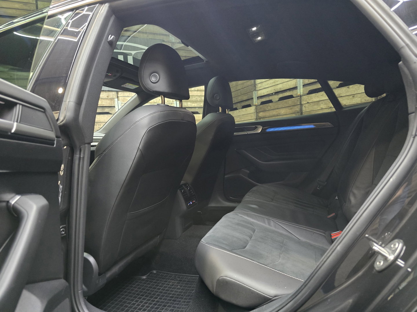 Volkswagen Arteon 1.4 TSI eHybrid R-Line Business+ Navi Pano LED IQ 360 19"LM