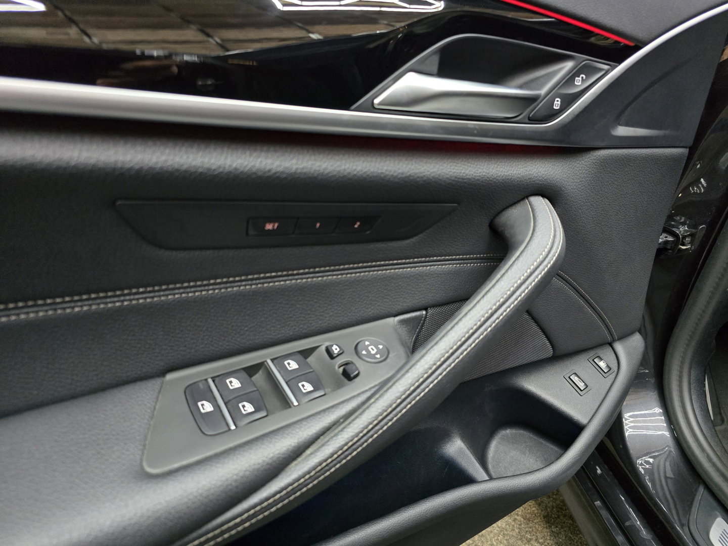 BMW 5 Serie 530e Business Edition Plus HUD Navi LED Memory stoelv en koeling LM
