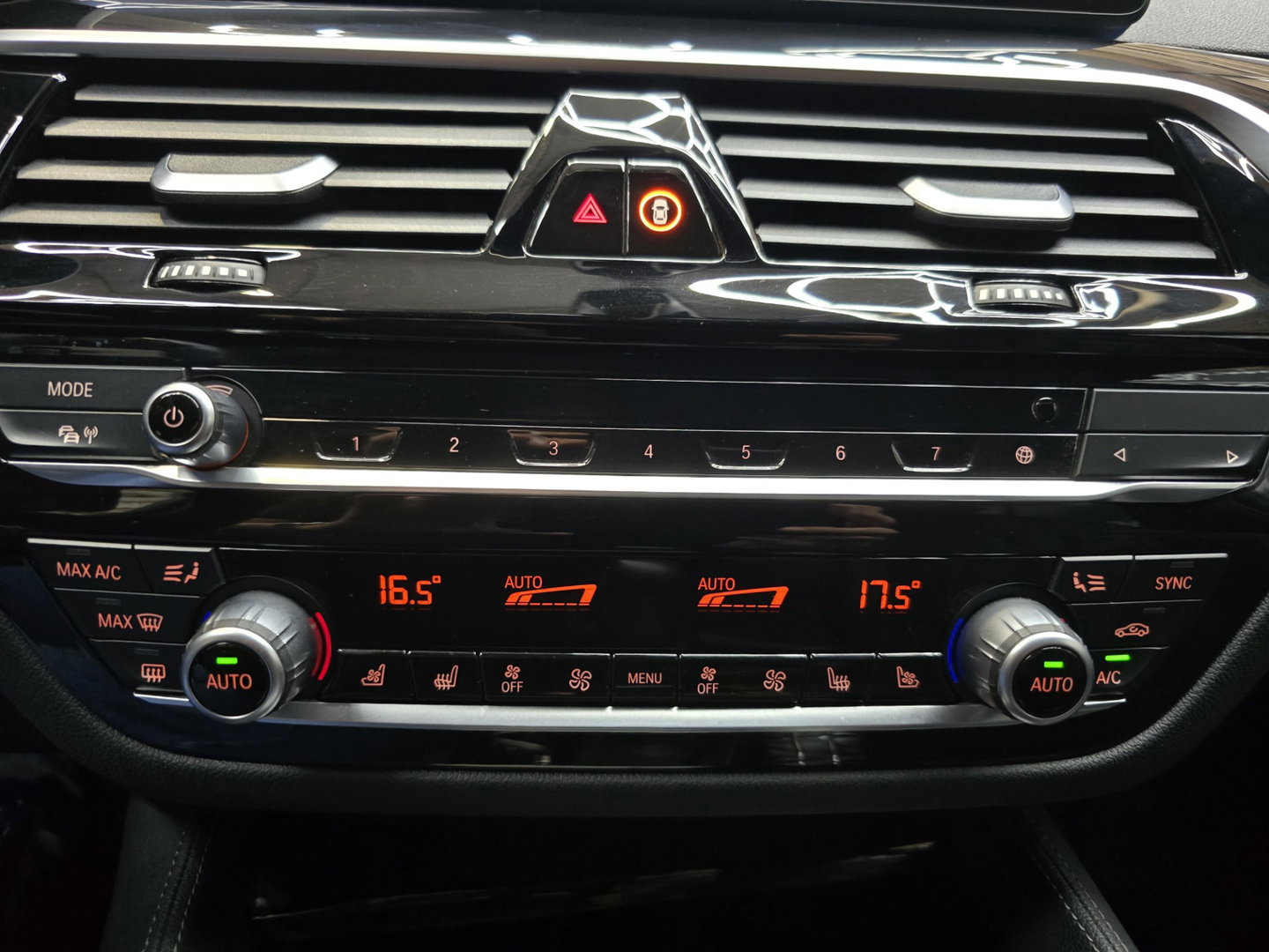 BMW 5 Serie 530e Business Edition Plus HUD Navi LED Memory stoelv en koeling LM
