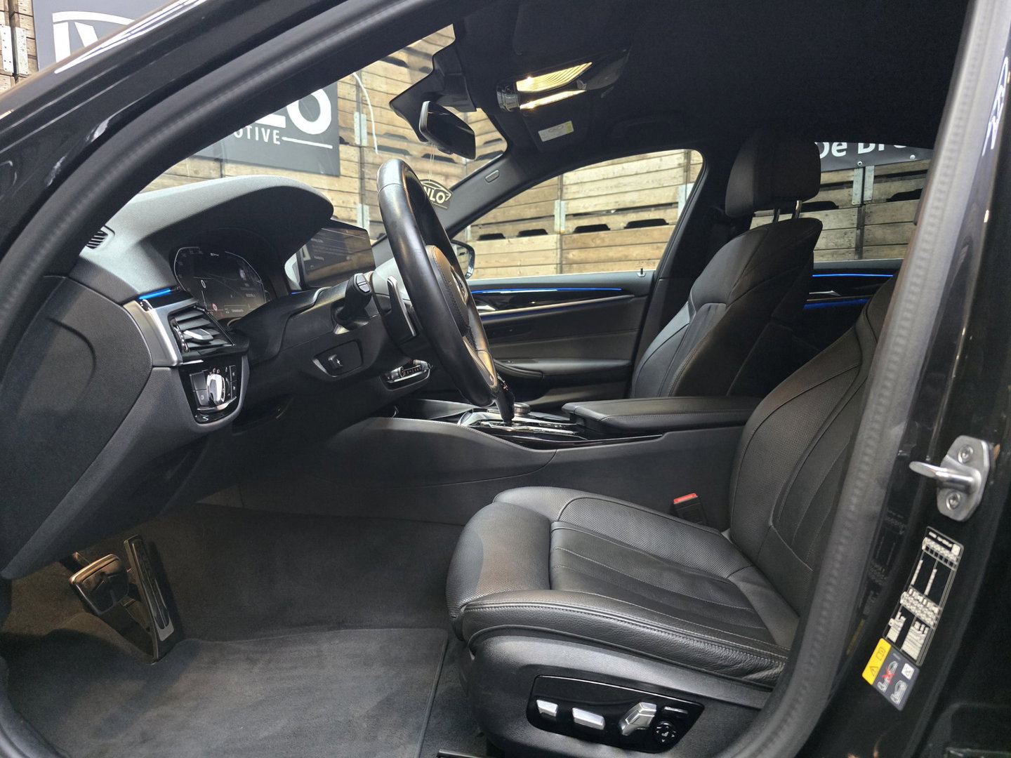BMW 5 Serie 530e Business Edition Plus HUD Navi LED Memory stoelv en koeling LM