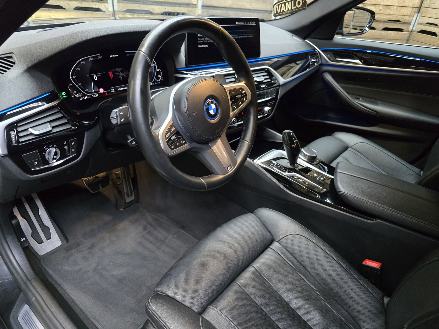 BMW 5 Serie 530e Business Edition Plus HUD Navi LED Memory stoelv en koeling LM