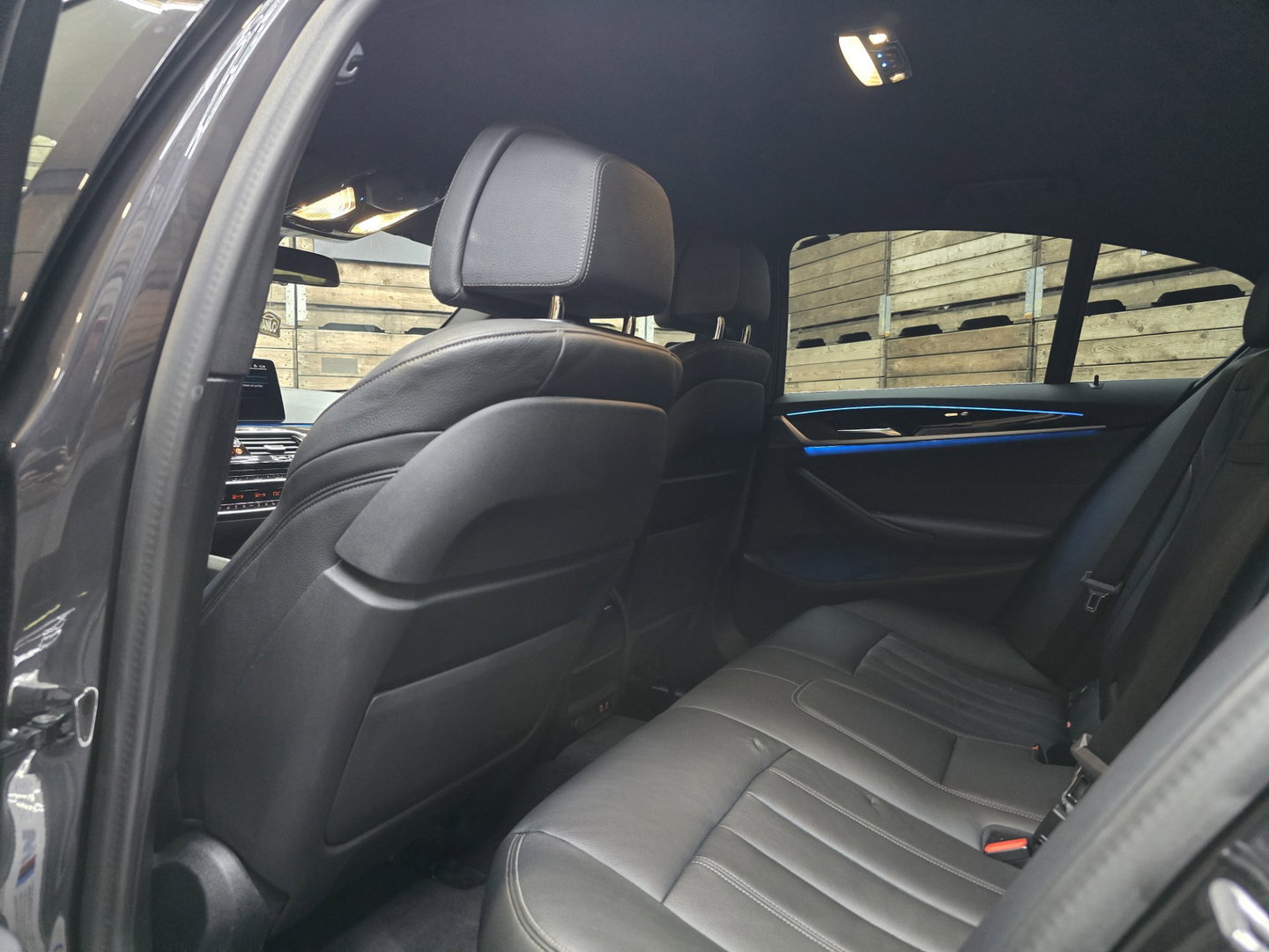 BMW 5 Serie 530e Business Edition Plus HUD Navi LED Memory stoelv en koeling LM