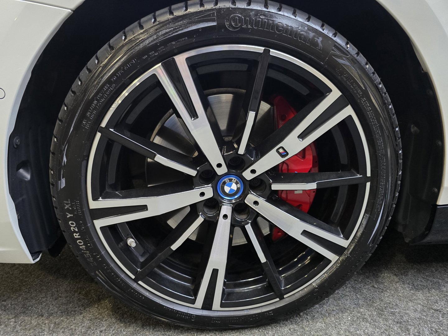 BMW 5 Serie 550e xDrive M Sport Pro Innovatie Pano HUD Carbon VCP 360 20"LM