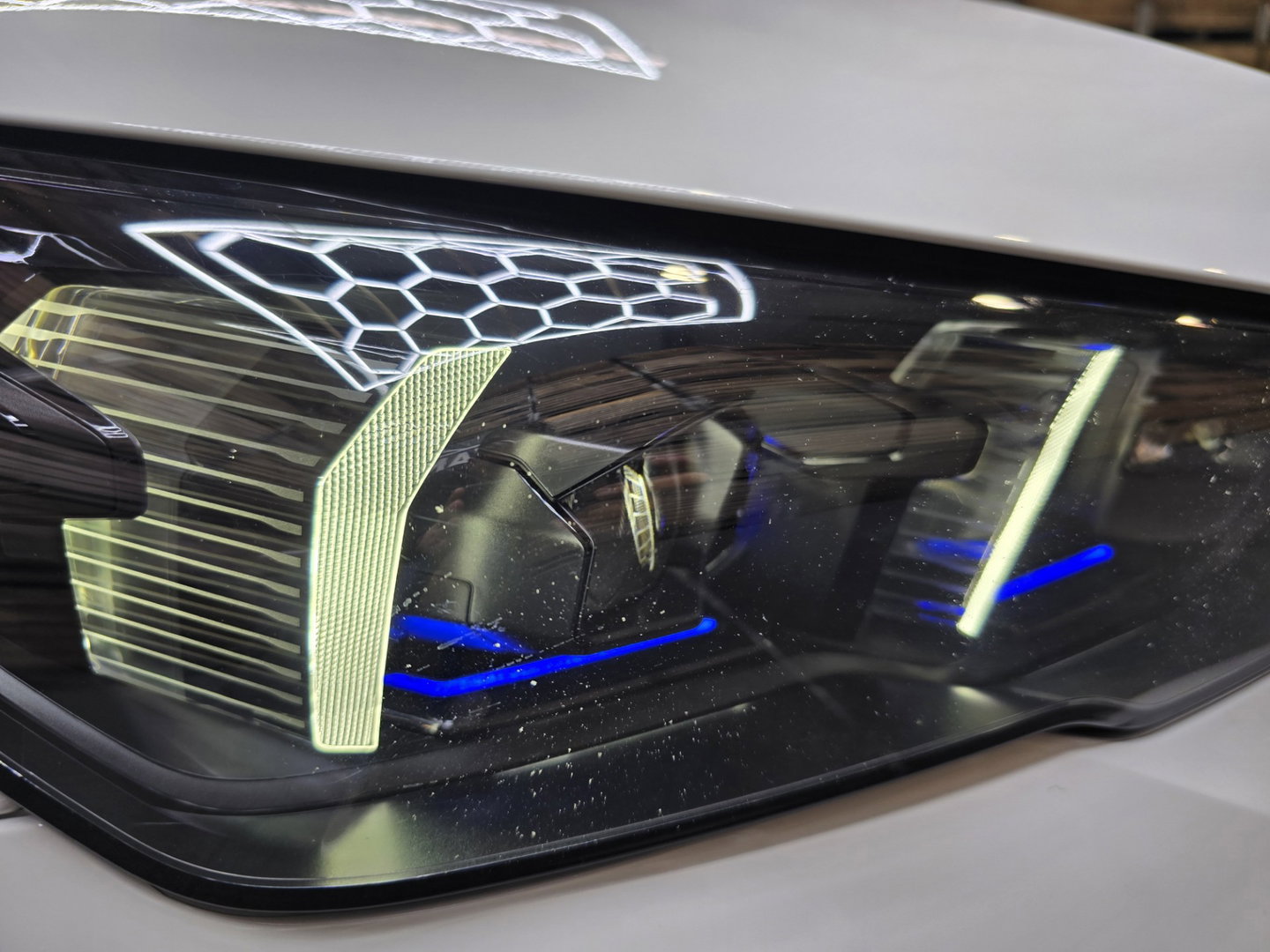 BMW 5 Serie 550e xDrive M Sport Pro Innovatie Pano HUD Carbon VCP 360 20"LM