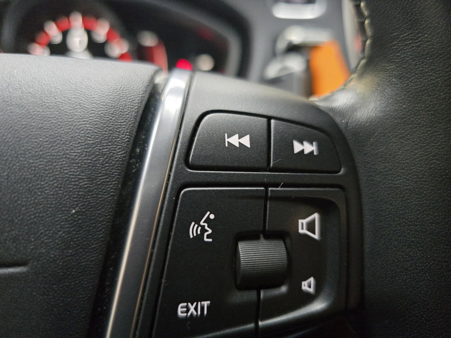 Volvo V40 1.5 T3 Kinetic R Design Pano LED Camera Trekhaak Clima Cruise LM