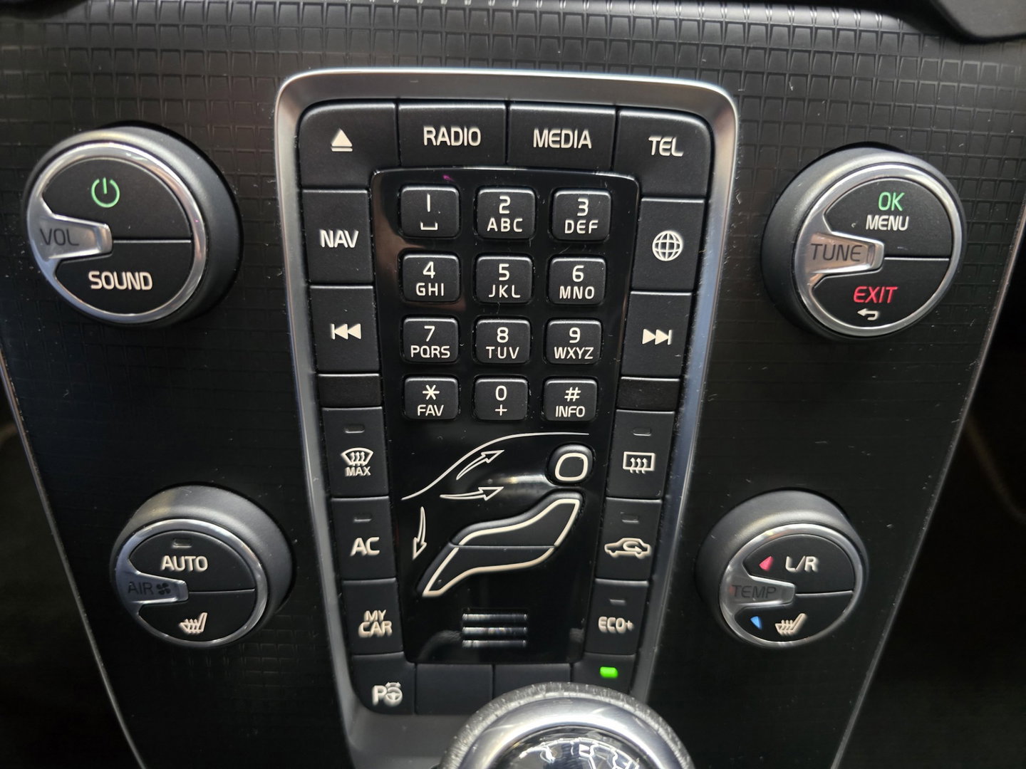 Volvo V40 1.5 T3 Kinetic R Design Pano LED Camera Trekhaak Clima Cruise LM