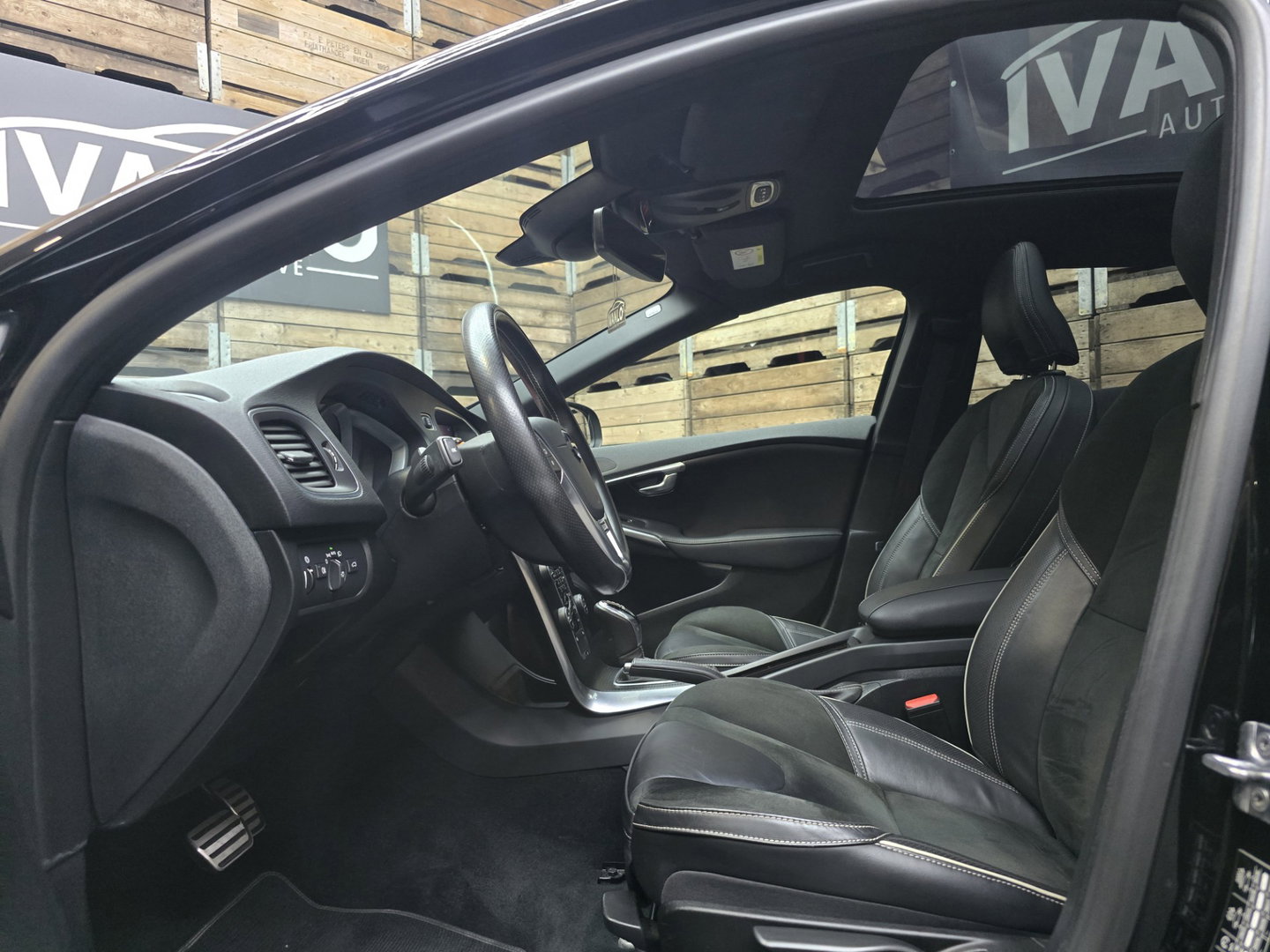 Volvo V40 1.5 T3 Kinetic R Design Pano LED Camera Trekhaak Clima Cruise LM
