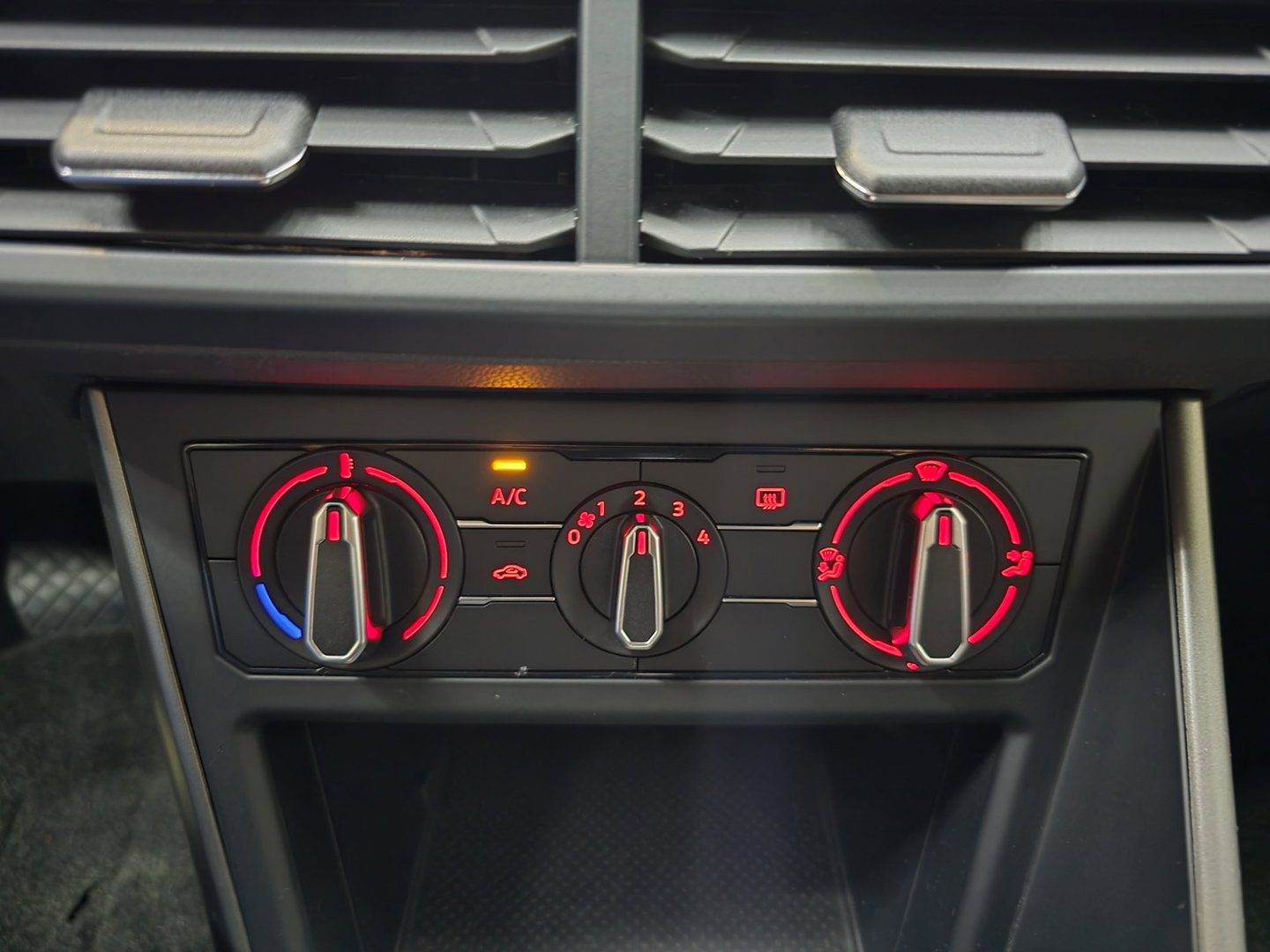 Volkswagen Polo 1.0 TSI Comfortline Navi Carplay PDC V&A Airco Cruise