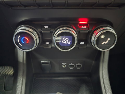 Renault Captur 1.6 E-Tech Hybrid 145 Limited Navigatie Clima Cruise LED LM 98.3 SOH