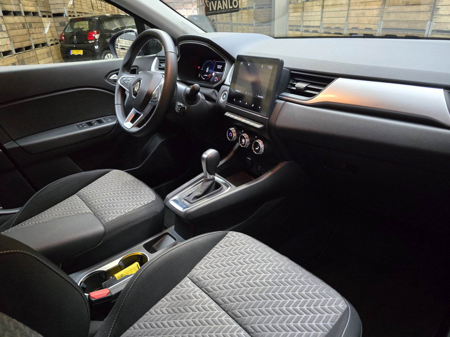 Renault Captur 1.6 E-Tech Hybrid 145 Limited Navigatie Clima Cruise LED LM 98.3 SOH