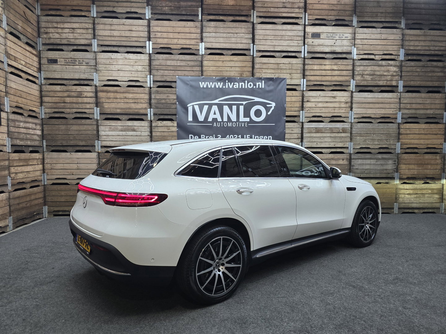 Mercedes-Benz EQC 400 4MATIC Business Solution AMG 80 kWh Navi Sfeerverlichting Camera 20"LM