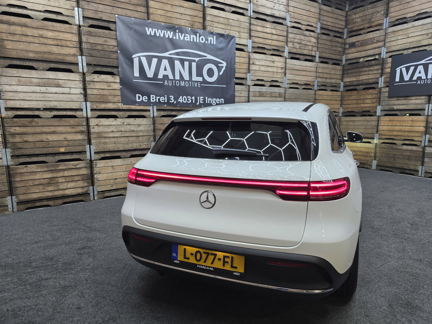 Mercedes-Benz EQC 400 4MATIC Business Solution AMG 80 kWh Navi Sfeerverlichting Camera 20"LM