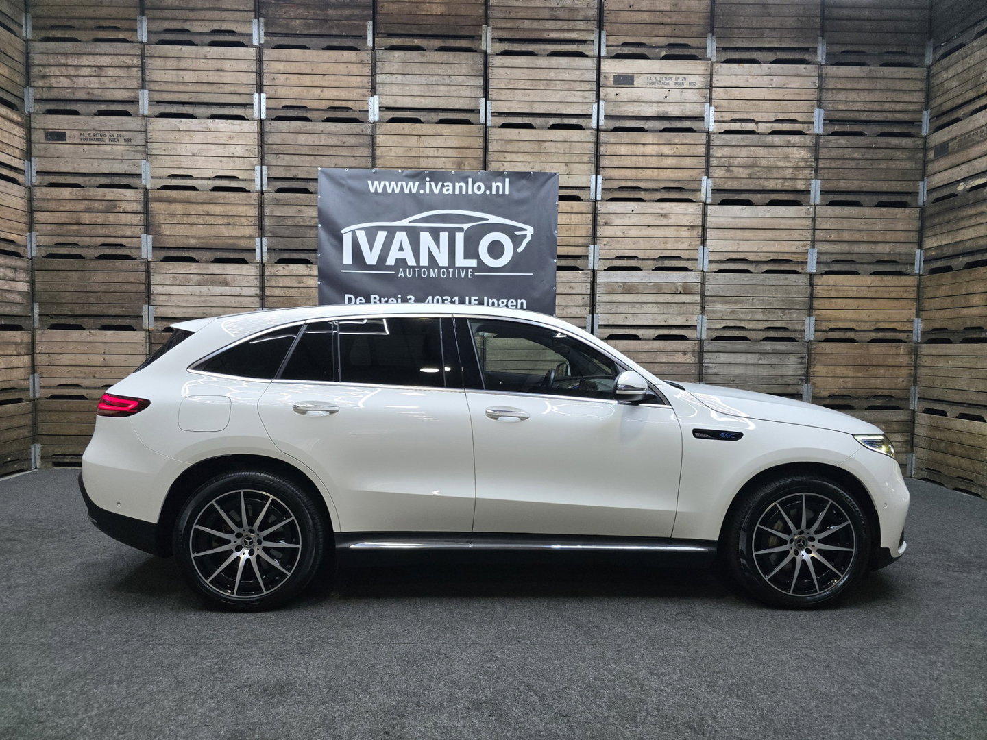 Mercedes-Benz EQC 400 4MATIC Business Solution AMG 80 kWh Navi Sfeerverlichting Camera 20"LM