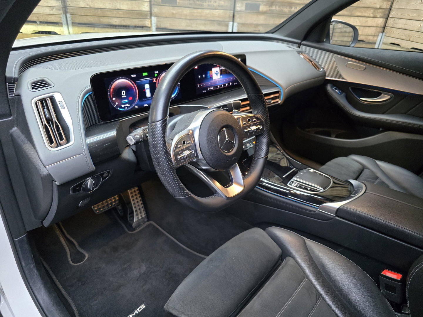 Mercedes-Benz EQC 400 4MATIC Business Solution AMG 80 kWh Navi Sfeerverlichting Camera 20"LM