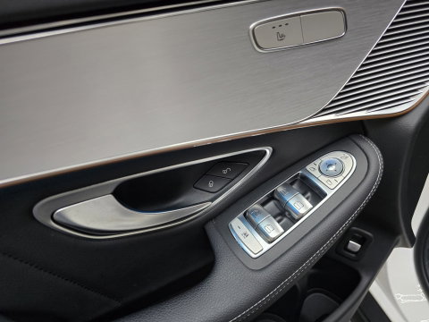 Mercedes-Benz EQC 400 4MATIC Business Solution AMG 80 kWh Navi Sfeerverlichting Camera 20"LM
