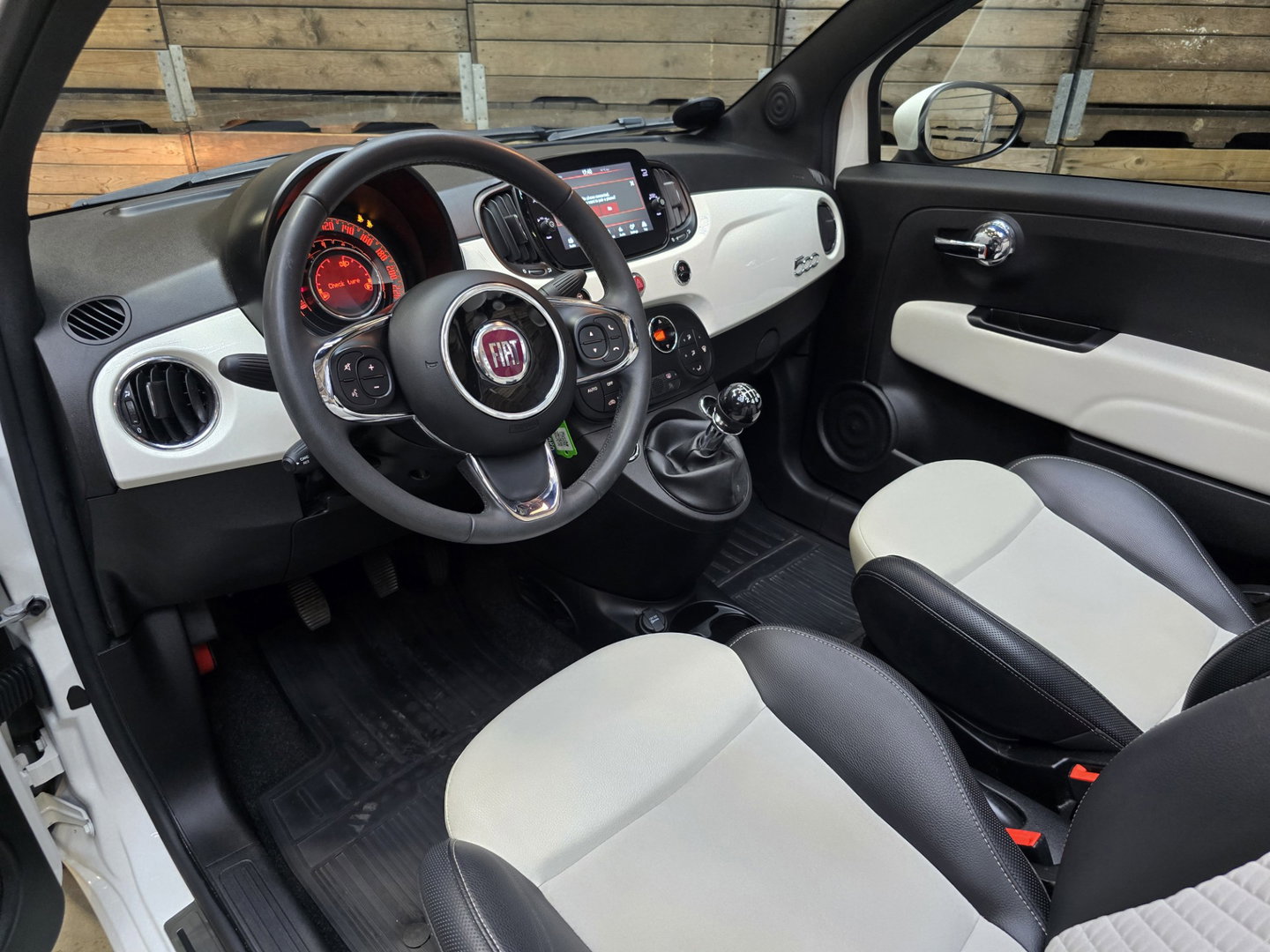 Fiat 500C 1.0 Hybrid Dolcevita Climate control leder Carplay DAB+ Achtersensoren 15''LM