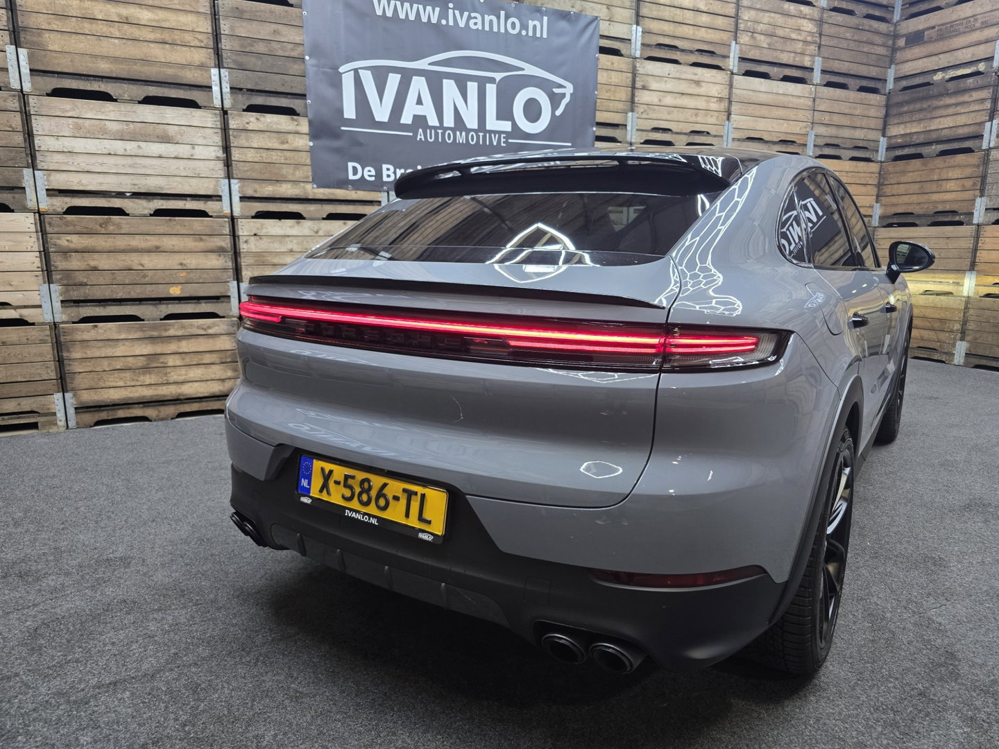 Porsche Cayenne Coupé 3.0 E-Hybrid Carbon Dak Bijr. Display Alcant. Hemel/stuur Chrono 22"GT Uniek!