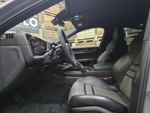 Porsche Cayenne Coupé 3.0 E-Hybrid Carbon Dak Bijr. Display Alcant. Hemel/stuur Chrono 22"GT Uniek!